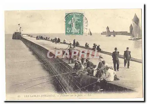 Les Sables d�Olonne Ansichtskarte AK Pecheurs sur la jetee (lighthouse phare)