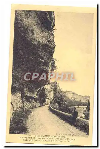 Les Eyzies Cartes postales Les grandes falaises des gorges d&#39enfer Passage sous le roc de Tayac