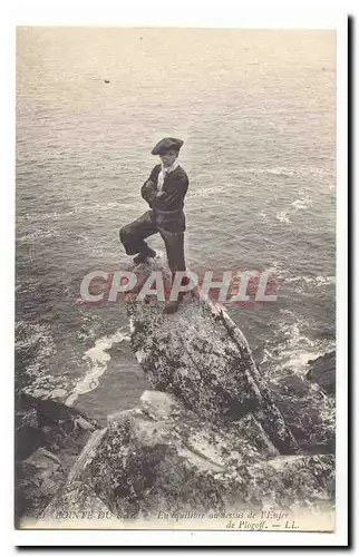 Pointe du Raz Cartes postales En equilibre au dessus de l&#39enfer de Plogoff (enfant)