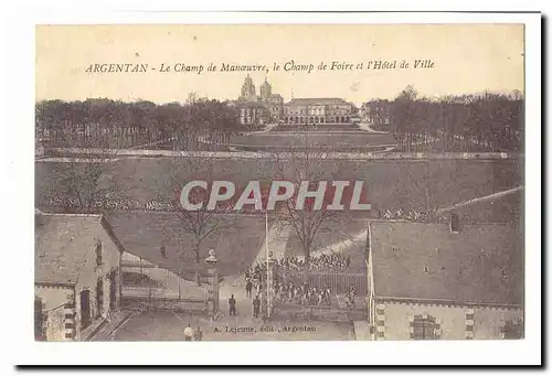 Argentan Cartes postales Le champ de manoeuvre le champ de foire et l'hotel de ville (soldats militaria regim