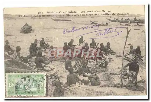 Afrique occidentale Cartes postales Au bord d&#39un fleuve Pecheurs confectionnat avec la fibre des feuilles de