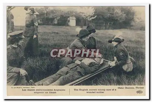Les Dames ambulancieres Anglaises soignant un blesse English nurses taking care of a wonded soldier