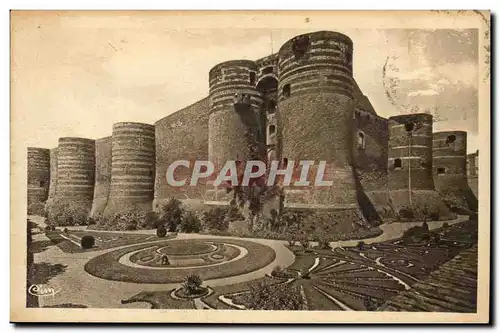 Angers Cartes postales Les remparts du chateau dont les douves sont transformees en jardin