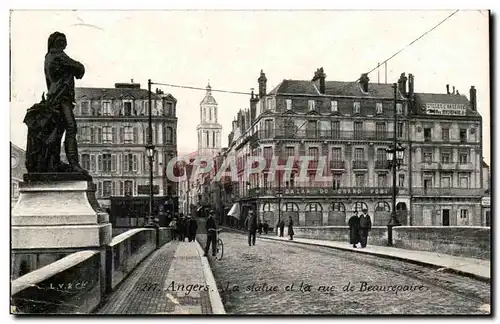 Angers Cartes postales La statue et la rue de Baurepaire