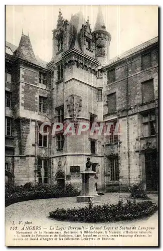 Angers Cartes postales Le logis Barrault Grand logis et statue de Lenepeveu