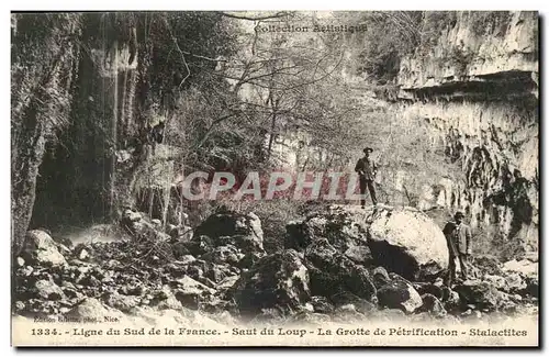 Environs de Nice - Ligne du Sud de la France - Saut du Loup - La Grotte de Petrification - Stalactit