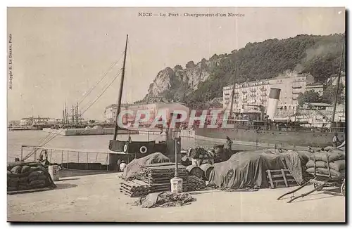 Nice - Le Port - Chargement d&#39un Navire - bateau - Cartes postales