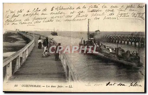 Ouistreham Cartes postales Les deux jetees (bateau)
