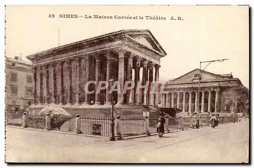 Nimes Cartes postales La maison carree et le theatre