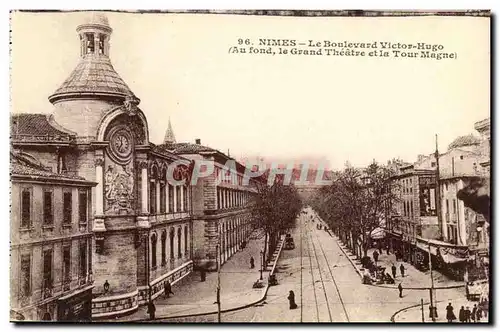 Nimes Cartes postales Le boulevard Victor Hugo (au fond le grand theatre et la Tour Magne)