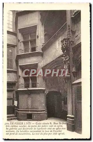 Le Vieux Lyon Ansichtskarte AK Cour situee 9 rue St Jean tres curieux escalier