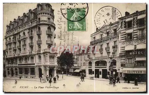 Vichy Cartes postales La place Victor Hugo