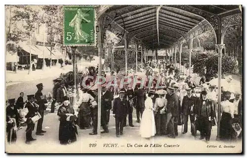 Vichy Ansichtskarte AK Un coin de l&#39allee couverte