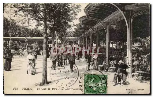 Vichy Cartes postales Un coin du parc et la galerie marchande