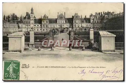 Palais de Fontainebleau Ansichtskarte AK La grille d&#39honneur et la cour des Adieux