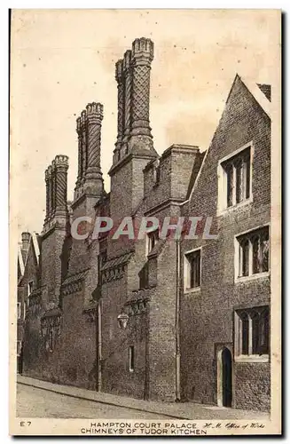 Grande Bretagne Ansichtskarte AK Hampton Court Palace Chimneys of Tudor kitchen