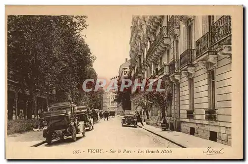 Vichy Cartes postales Sur le parc Les grands hotels