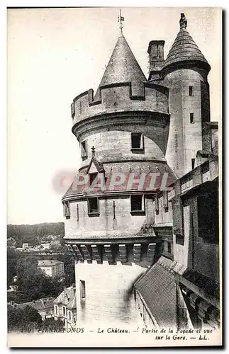 Pierrefonds Cartes postales Le chateau Partie de la facade et vue sur la gare