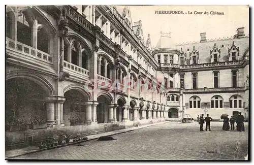 Pierrefonds Cartes postales Le chateau La cour