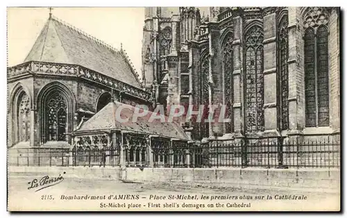 Amiens Cartes postales Place St Michel Les premiers obus sur la cathedrale