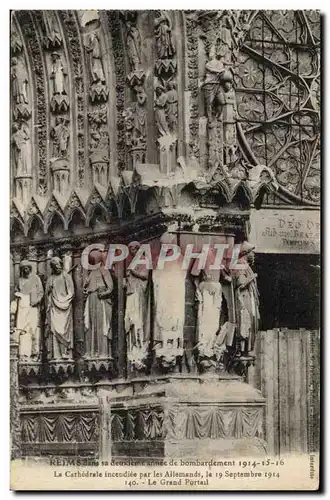 reims Cartes postales dans sa deuxieme annee de bombardement La cathedrale incendiee par les allemands le 19 sep