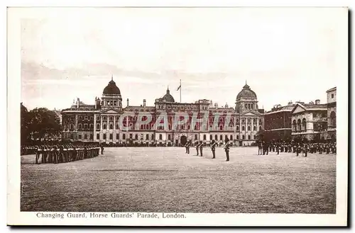 Grande Bretagne Londres London Ansichtskarte AK Changing guard Horse guards&#39 parade