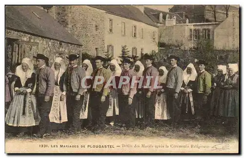 Les mariages de Plougastel Ansichtskarte AK Defile des maries apres la ceremonie religieuse