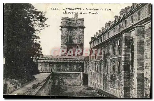 Vincennes- Interieur du Fort- Le Donjon et les Fosses -Ansichtskarte AK