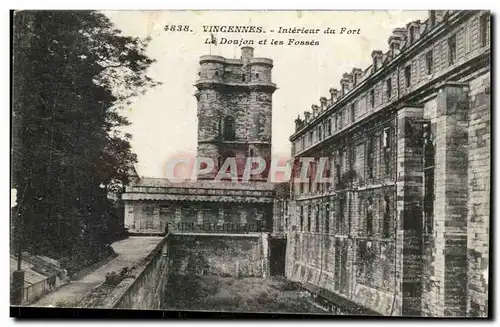 Vincennes- Interieur du Fort- Le Donjon et les Fosses -Cartes postales