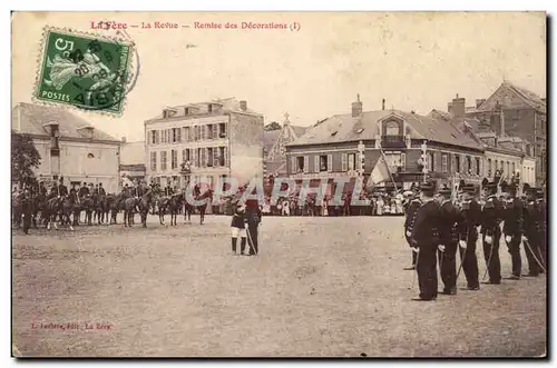 La Fere - La Revue - Remise es Decorations - Cartes postales
