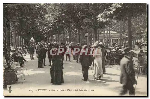 Vichy Ansichtskarte AK Sur le vieux parc La grande allee