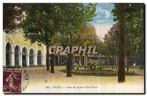 Vichy Cartes postales SAlle de repos et petit parc