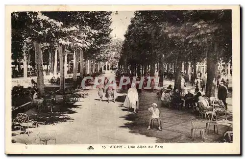 Vichy Cartes postales Une allee du parc