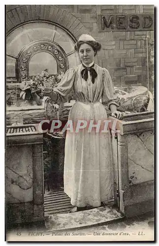 Vichy Cartes postales Palais des sources Une donneuse d&#39eau TOP Petits metiers