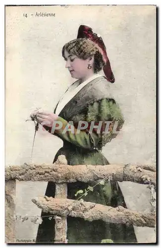 Arles - Arlesienne -- Cartes postales