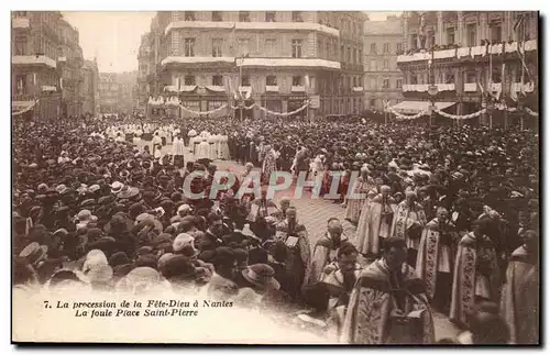 Nantes Cartes postales La procession de la fete Dieu a Nantes La foule Place Saint Pierre TOP