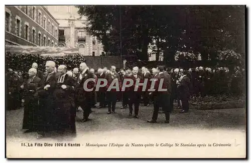 Nantes Ansichtskarte AK La fete Dieu a Nantes 1926 Monseigneur l&#39eveque quitte le college St Stanislas apres l
