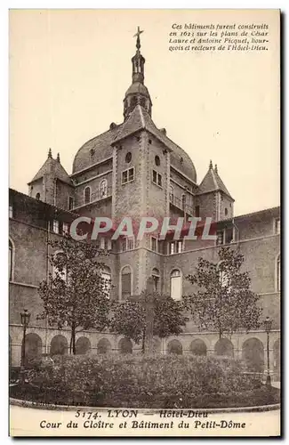 Lyon Ansichtskarte AK Cour du cloitre et batiment du Petit Dome