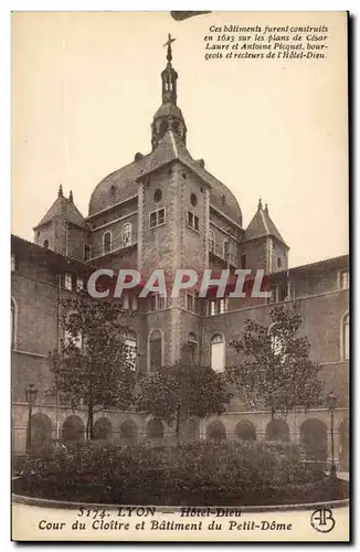 Lyon Ansichtskarte AK Cour du cloitre et batiment du Petit Dome