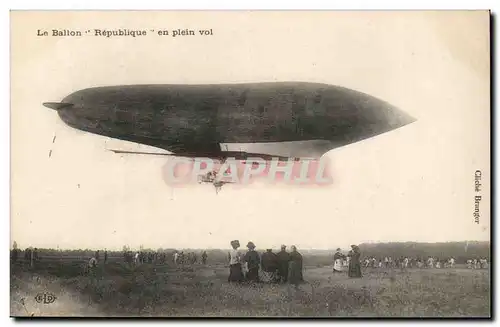 Cartes postales Dirigeable Le ballon RePUBLIQUE en plein vol Zeppelin