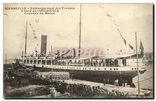 Marseille Ansichtskarte AK Embarquement des troupes a bord du Doukkala Courrier du Maroc (Morocco)