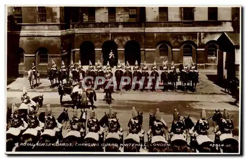 Grande Bretagne Royal horse guards changing guard Whitehall london Londres