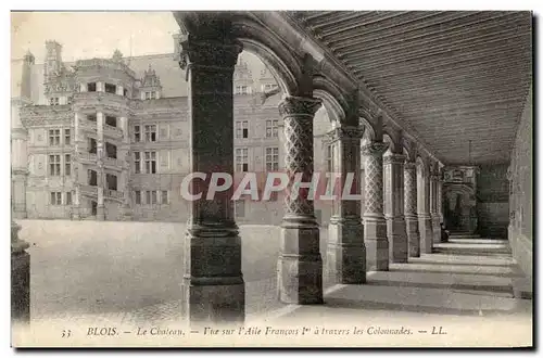 Cartes postales Blois Le chateau Vue sur l&#39aile francois 1er a travers les colonnades