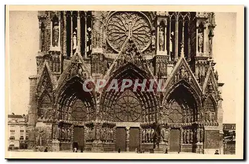 Reims Cartes postales La cathedrale Le portail et la rosace Statue de Jeanne d&#39arc