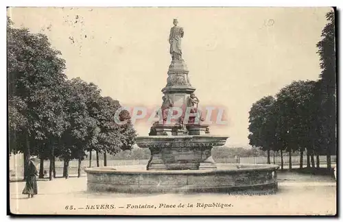 Nevers Ansichtskarte AK Fontaine Place de la Republique