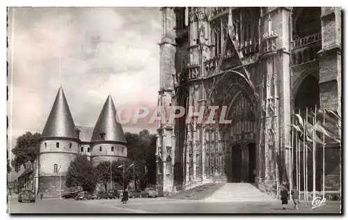 Beauvais Cartes postales le portail central de la cathedrale et les tours du palais de justice