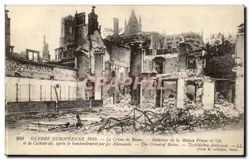 Reims Cartes postales le crime de Reims Interieur de la maison Prieur et Cie et la cathedrale apres le bombardem