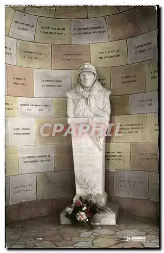 Douaumont - Le Poilu de Verdun The Soldier Oeuvre de Giraardet - Cartes postales