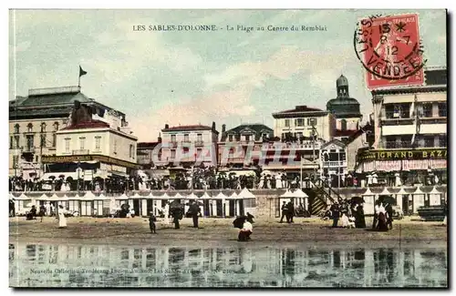 Cartes postales Sables d'olonne La plage au centr du remblai
