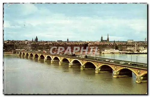 Bordeaux Cartes postales Le pont sur la Garonne construit au debut du 19ele La facade du quai Richelieu